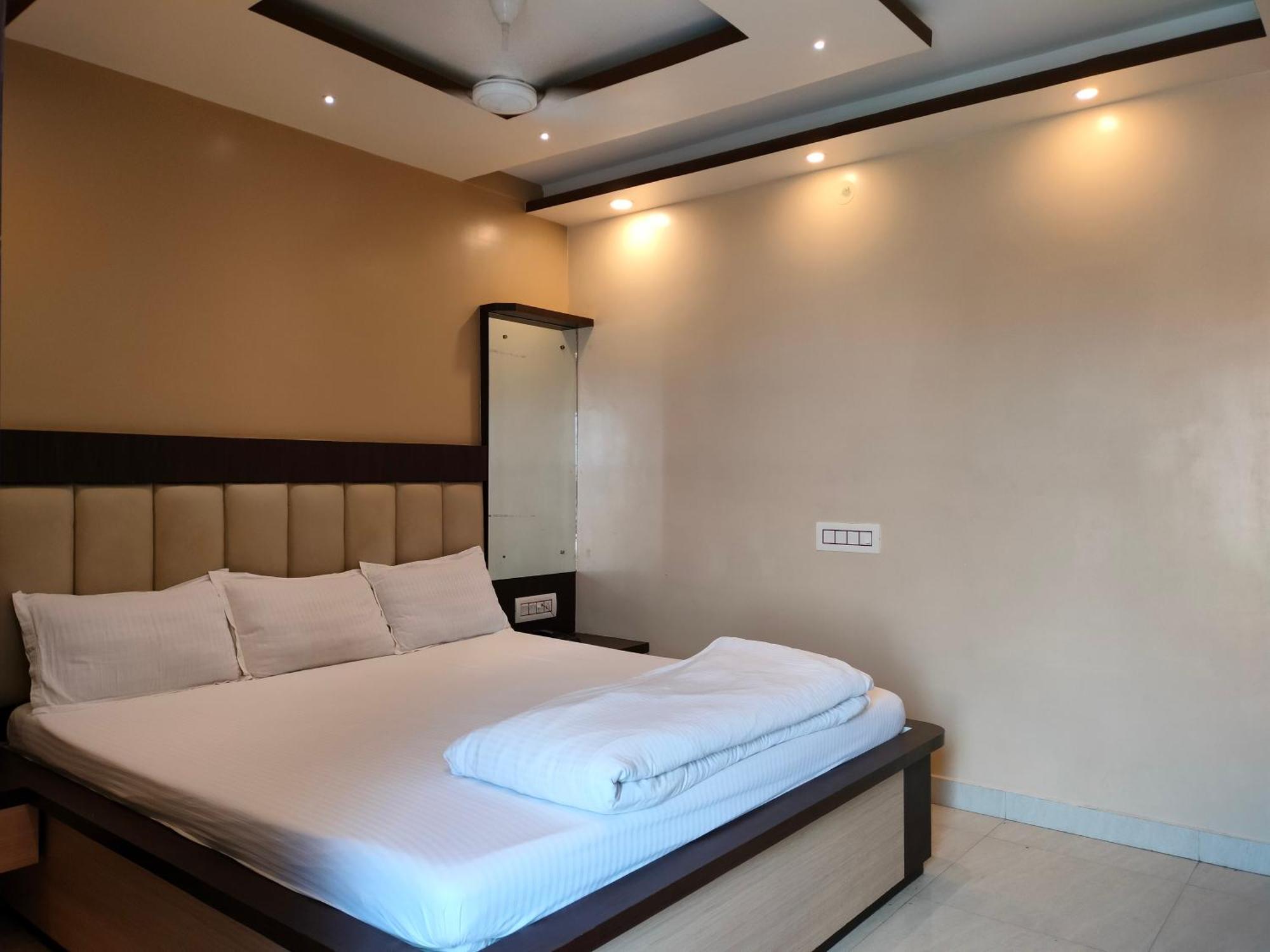 Hotel Binapani Deluxe 1 Tarapith Esterno foto