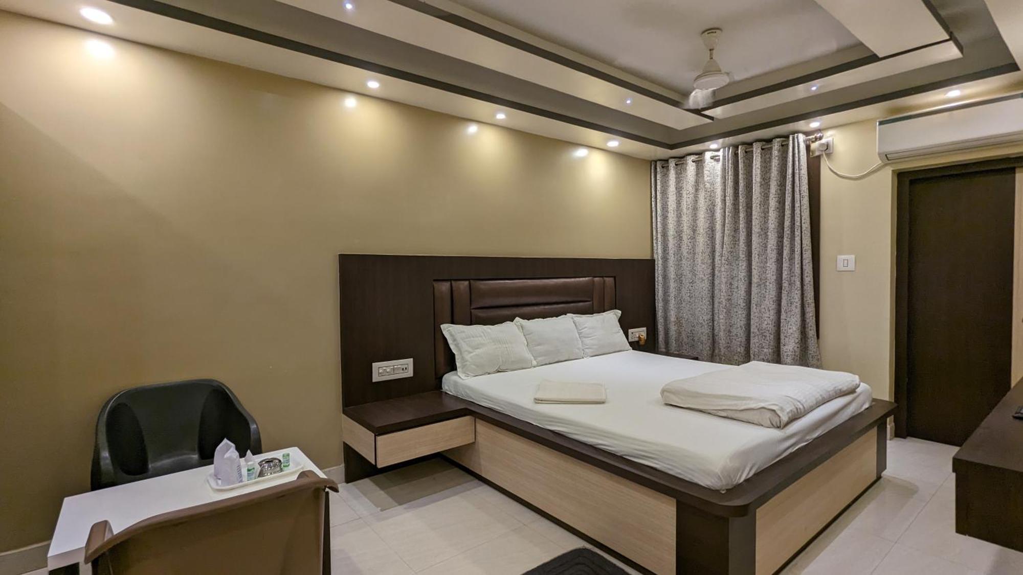 Hotel Binapani Deluxe 1 Tarapith Esterno foto