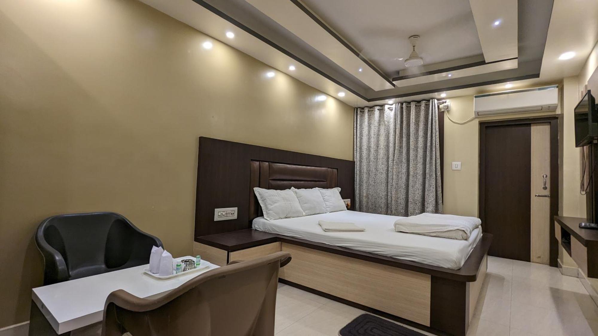 Hotel Binapani Deluxe 1 Tarapith Esterno foto
