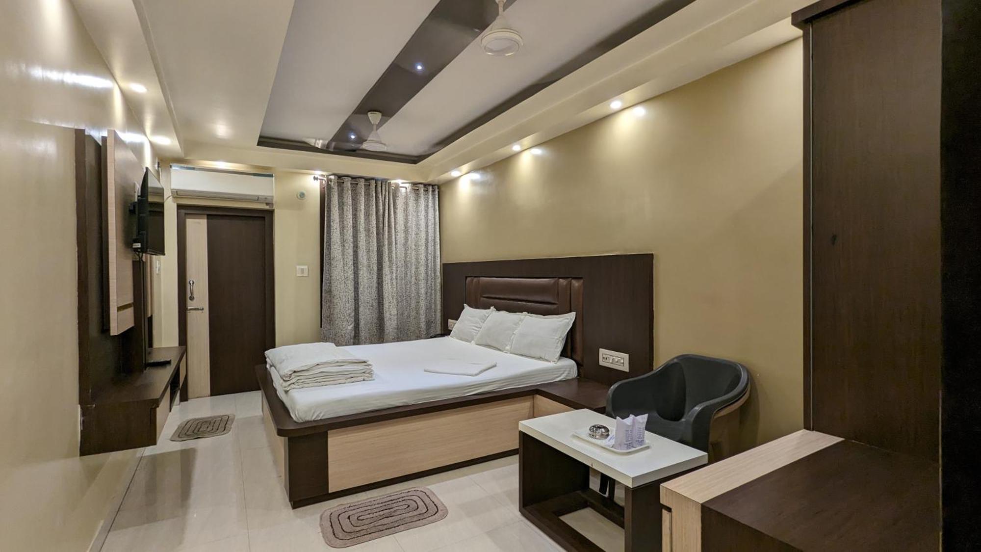 Hotel Binapani Deluxe 1 Tarapith Esterno foto