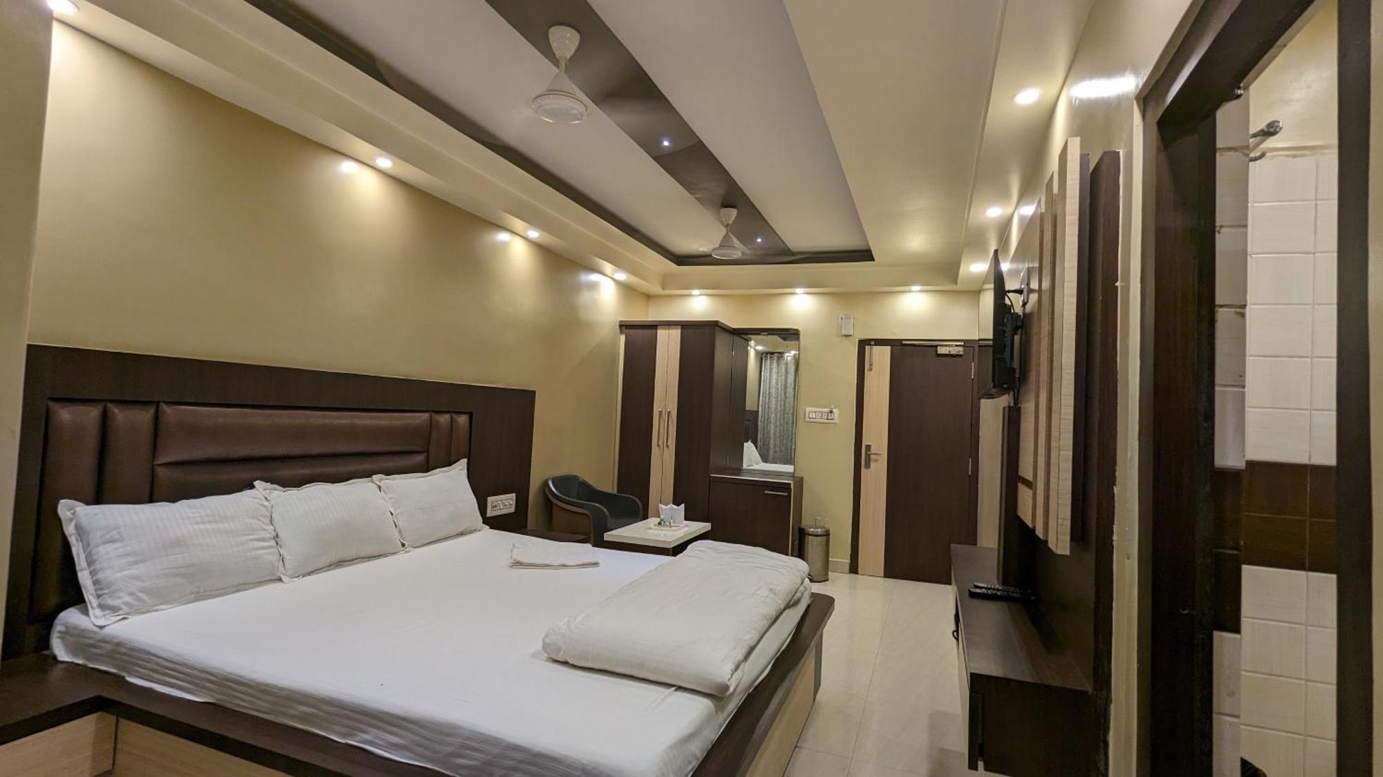Hotel Binapani Deluxe 1 Tarapith Esterno foto