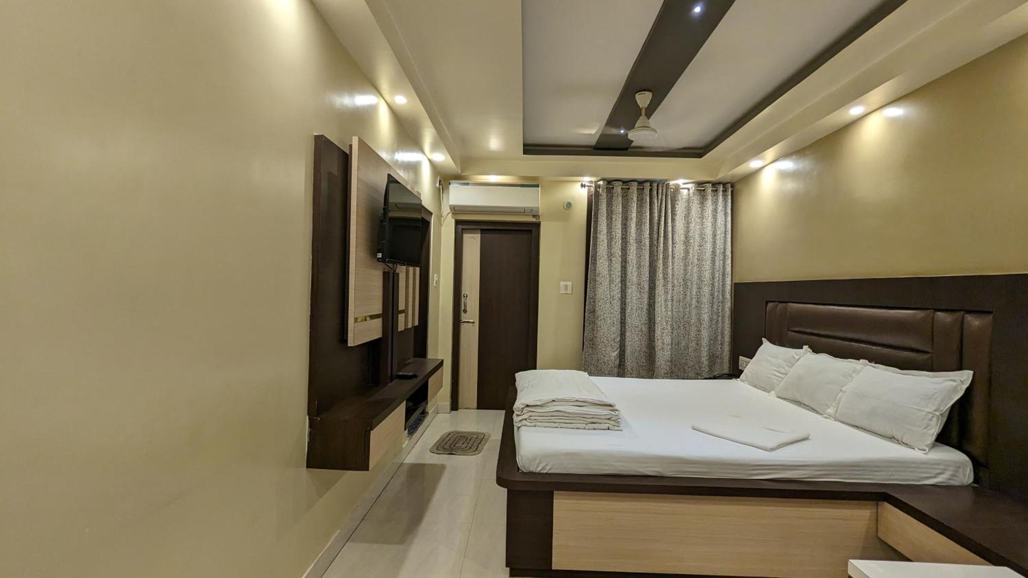 Hotel Binapani Deluxe 1 Tarapith Esterno foto