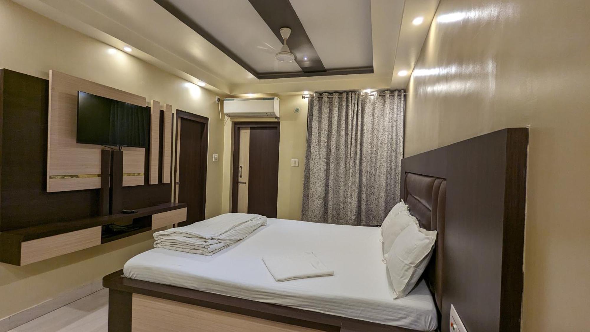 Hotel Binapani Deluxe 1 Tarapith Esterno foto